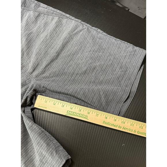 Travis Mathew Golf Shorts Striped Grey Black Size 32 x 10 Inch Lightweight - Picture 7 of 10